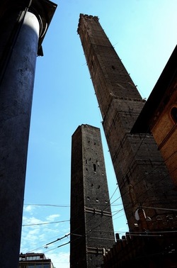 BOLOGNA centro storico. Fotografie di Giulio Azzarello &copy;2018.