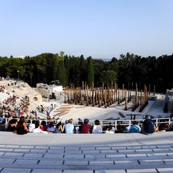 LE TROIANE teatro greco di Siracusa. Fotografie di Giulio Azzarello ©2019. LE TROIANE teatro greco di Siracusa. Fotografie di Giulio Azzarello ©2019.