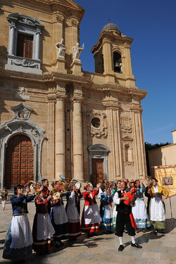 GRUPPO FOLK SICILIANO a Marsala. Fotografie di Giulio Azzarello &copy;2014.