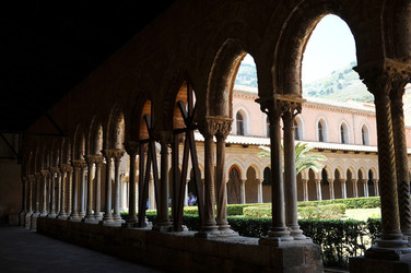 MONREALE in Sicilia con il suo Duomo e il Chiostro panoramiche e particolari. Fotografie di Giulio Azzarello &copy;2014.