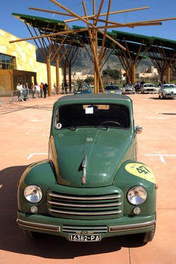 AUTO CLASSICHE ovvero la loro modernit&agrave; in mostra con tanti modelli del passato. Fotografie di Giulio Azzarello &copy;2014.