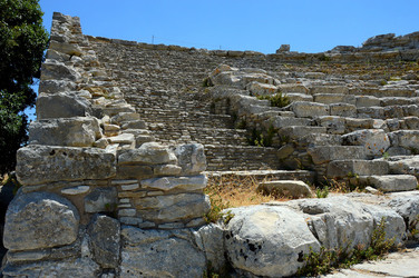 SEGESTA il sito archeologico il teatro greco e l acropoli. Panorami e particolari. Fotografie di Giulio Azzarello &copy;2014.