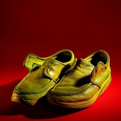 SCARPE. Fotografia di Giulio Azzarello ©2023. SCARPE. Fotografia di Giulio Azzarello ©2023.