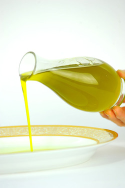 OLIO DI OLIVA di Sicilia. Fotografie di Giulio Azzarello &copy;2016.