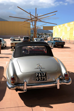 AUTO CLASSICHE ovvero la loro modernit&agrave; in mostra con tanti modelli del passato. Fotografie di Giulio Azzarello &copy;2014.