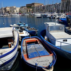 PALERMO. Fotografie di Giulio Azzarello ©2022. PALERMO. Fotografie di Giulio Azzarello ©2022.