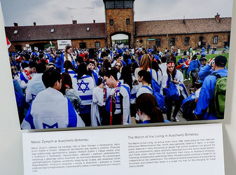 AUSCHWITZ BIRKENAU la memoria e la storia. Fotografie di Giulio Azzarello ©2016. AUSCHWITZ BIRKENAU la memoria e la storia. Fotografie di Giulio Azzarello ©2016.