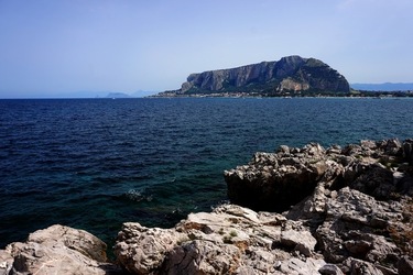 MONDELLO. Fotografie di Giulio Azzarello &copy;2023.