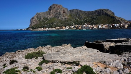 BAIA DEL CORALLO. Fotografie di Giulio Azzarello &copy;2022.