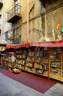 PALERMO centro storico. Fotografie di Giulio Azzarello ©2016. PALERMO centro storico. Fotografie di Giulio Azzarello ©2016.