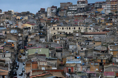 FAVARA in provincia di Agrigento. Fotografie di Giulio Azzarello 2014.