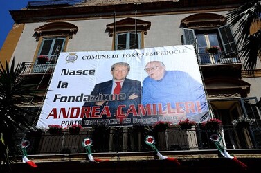 CAMILLERI e MONTALBANO a Porto Empedocle Agrigento . Fotografie di Giulio Azzarello ©2014. CAMILLERI e MONTALBANO a Porto Empedocle Agrigento . Fotografie di Giulio Azzarello ©2014.