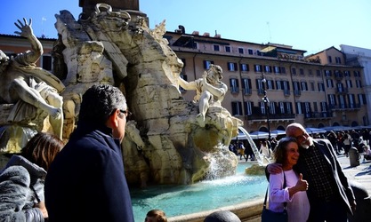 PIAZZA NAVONA Roma. Fotografie di Giulio Azzarello ©2020. PIAZZA NAVONA Roma. Fotografie di Giulio Azzarello ©2020.