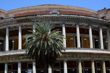 TEATRO Politeama di Palermo. Fotografie di Giulio Azzarello ©2014.