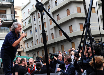 I COMIZI di BEPPE GRILLO in Sicilia a Palermo alcuni momenti. Fotografie di Giulio Azzarello &copy;2014.