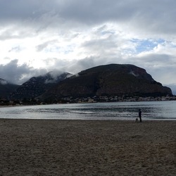 MONDELLO. Fotografie di Giulio Azzarello &copy;2022.