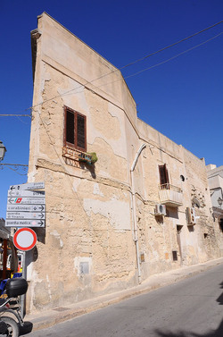 Il PORTO DI FAVIGNANA in Sicilia visioni panoramiche o particolari. Fotografie di Giulio Azzarello &copy;2014.