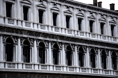 VENEZIA fotografie di Giulio Azzarello &copy;2022.