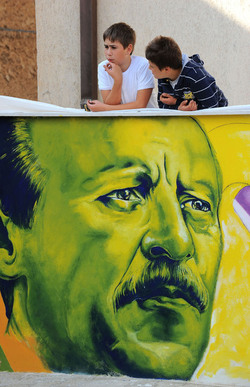 IL MURO DELL ANTIMAFIA e della legalit&agrave; a Partinico in Sicilia. Fotografie di Giulio Azzarello &copy;2014.