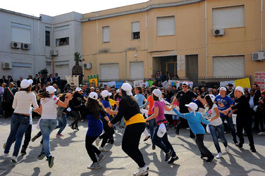IL MURO DELL ANTIMAFIA e della legalit&agrave; a Partinico in Sicilia. Fotografie di Giulio Azzarello &copy;2014.