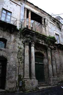 FAVARA in provincia di Agrigento. Fotografie di Giulio Azzarello 2014.