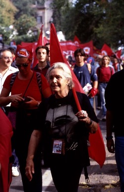 MANIFESTAZIONE fotografie di Giulio Azzarello ©2001 2022. MANIFESTAZIONE fotografie di Giulio Azzarello ©2001 2022.