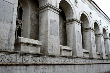 TEMPIO MALATESTIANO e SPIAGGIA di Rimini. Fotografie di Giulio Azzarello &copy;2016.