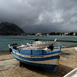 MONDELLO. Fotografie di Giulio Azzarello ©2024. MONDELLO. Fotografie di Giulio Azzarello ©2024.
