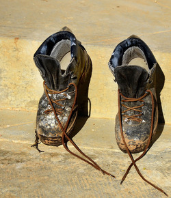 SCARPE di persone povere. Fotografie di Giulio Azzarello &copy;2016.