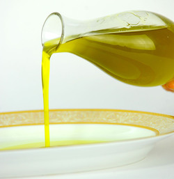 OLIO DI OLIVA di Sicilia. Fotografie di Giulio Azzarello &copy;2016.