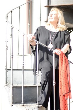 SARA FAVARO attrice e poetessa siciliana. Fotografie di Giulio Azzarello &copy;2018.