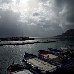 MONDELLO. Fotografie di Giulio Azzarello ©2024. MONDELLO. Fotografie di Giulio Azzarello ©2024.