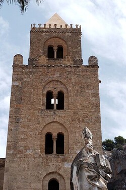 CEFALU e il suo Duomo in Sicilia. Fotografie di Giulio Azzarello &copy;2014.