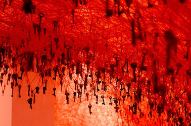 BIENNALE di VENEZIA padiglione giapponese. Foto di Giulio Azzarello &copy;2015 2016. Opera di Chiharu Shiota The KEY in the HAND .