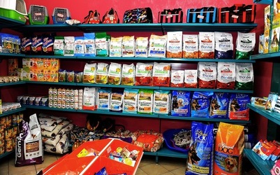 NEGOZIO di ANIMALI. Fotografie di Giulio Azzarello ©2018. NEGOZIO di ANIMALI. Fotografie di Giulio Azzarello ©2018.