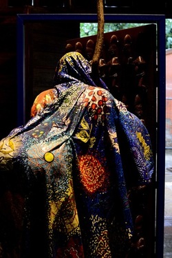 VENEZIA installazione nigeriana inizio Arsenale. Biennale Arch. Cont.. Fotografie di Giulio Azzarello &copy;2022.