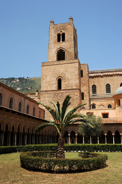 MONREALE in Sicilia con il suo Duomo e il Chiostro panoramiche e particolari. Fotografie di Giulio Azzarello &copy;2014.