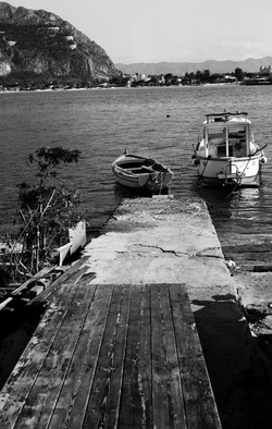 BIANCO NERO. Fotografie di Giulio Azzarello ©2021. BIANCO NERO. Fotografie di Giulio Azzarello ©2021.