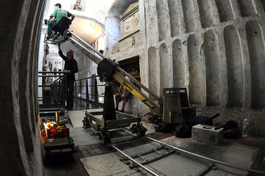Le CATACOMBE di Palermo documentario film. Fotografie di scena e set di Giulio Azzarello &copy;2014.