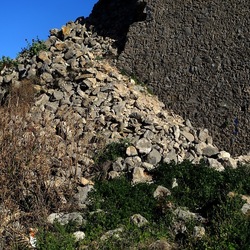 RUDERE DI PIETRA. Fotografie di Giulio Azzarello &copy;2022.