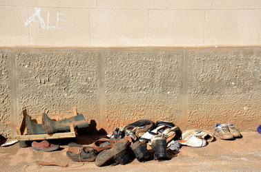 SCARPE di persone povere. Fotografie di Giulio Azzarello &copy;2016.