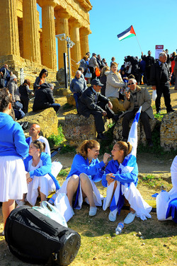 Mandorlo in Fiore la sfilata. Fotografie di Giulio Azzarello &copy;2017.