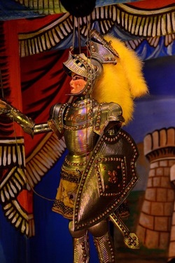 OPERA dei PUPI di Mimmo e Giacomo Cuticchio. Fotografia di Giulio Azzarello ©2020. OPERA dei PUPI di Mimmo e Giacomo Cuticchio. Fotografia di Giulio Azzarello ©2020.