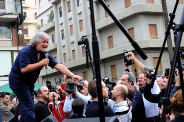 I COMIZI di BEPPE GRILLO in Sicilia a Palermo alcuni momenti. Fotografie di Giulio Azzarello &copy;2014.
