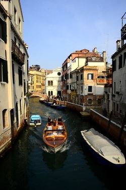 VENEZIA fotografie di Giulio Azzarello ©2022.