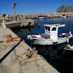 ISOLA. Fotografie di Giulio Azzarello &copy;2024.