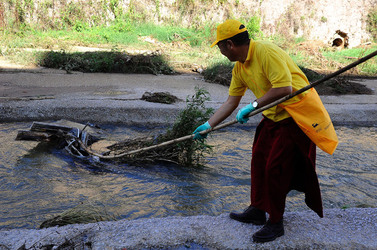 LA BONIFICA delle coste a Palermo una azione simbolica di Lega Ambiente Sicilia. Fotografie di Giulio Azzarello &copy;2014.