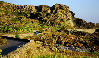 ISOLA DI USTICA la costa. Fotografie di Giulio Azzarello &copy;2016.