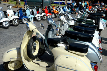 VESPE raduno storico a Palermo panoramiche e particolari. Fotografie di Giulio Azzarello &copy;2014.