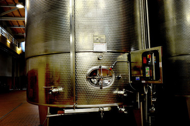 ACCIAI GRANDI per il vino. Fotografie di Giulio Azzarello &copy;2016.
